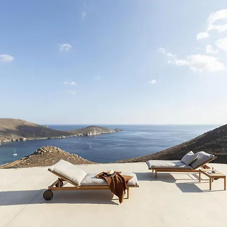 Kir Mimis Awarded Cycladic *