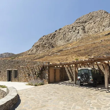 Kir Mimis Awarded Cycladic *